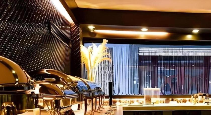 Hotel The White 8a Thai Lung 3*