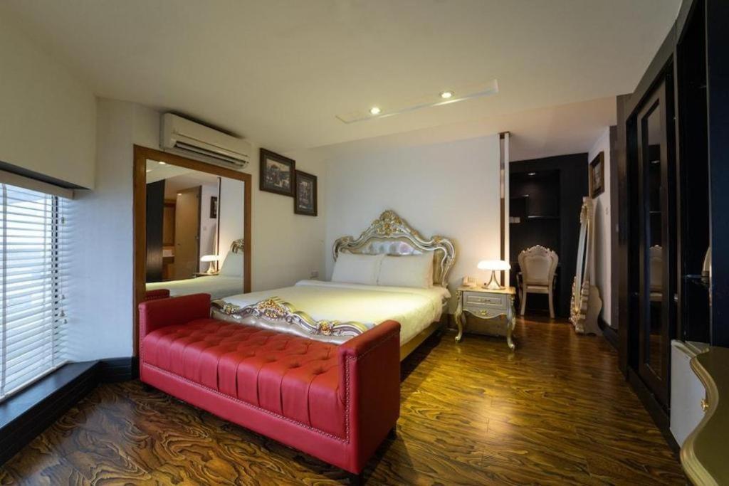 Hotel The White 8a Thai Lung Ho Chi Minh City