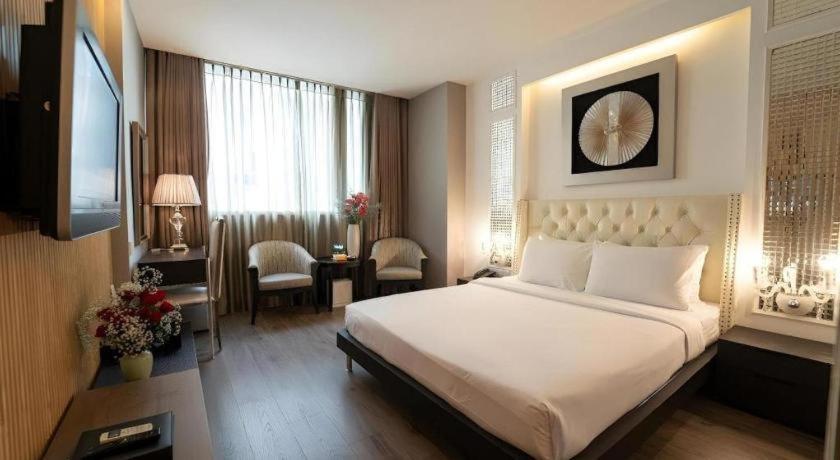 The White 8a Thai Lung Hotel