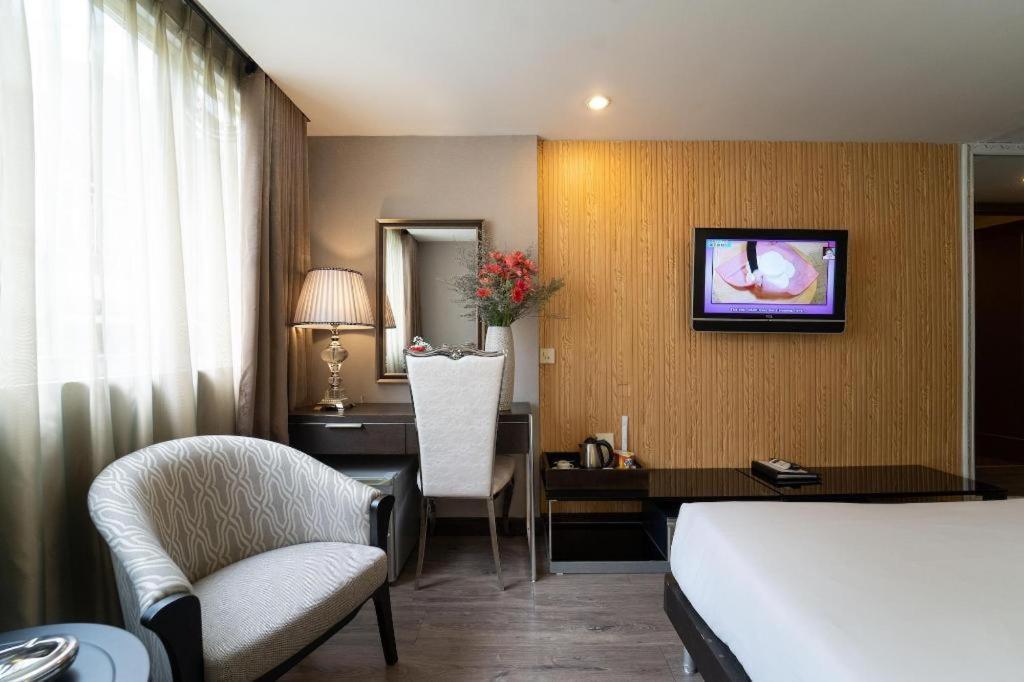 The White 8a Thai Lung Hotel