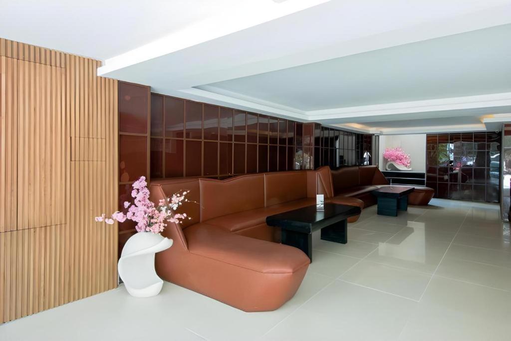 The White 8a Thai Lung Hotel